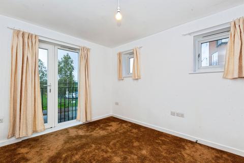 2 bedroom ground floor flat for sale, Longwood Avenue, SLOUGH
