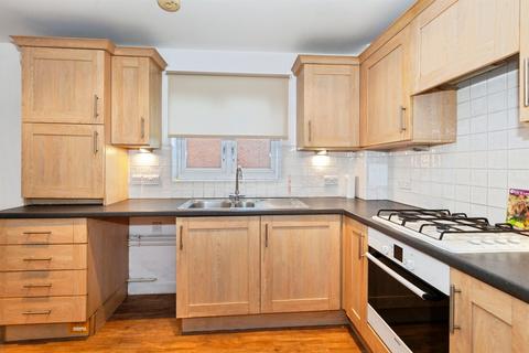 2 bedroom ground floor flat for sale, Longwood Avenue, SLOUGH