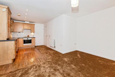 2 bedroom ground floor flat for sale, Longwood Avenue, SLOUGH