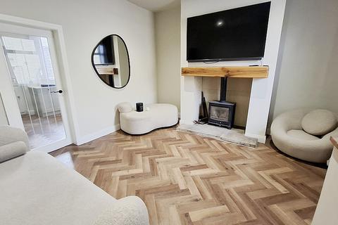 Warrington Street, Lees OL4
