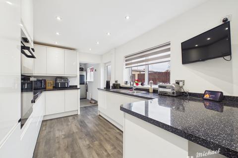 undefined, Leighton Buzzard LU7