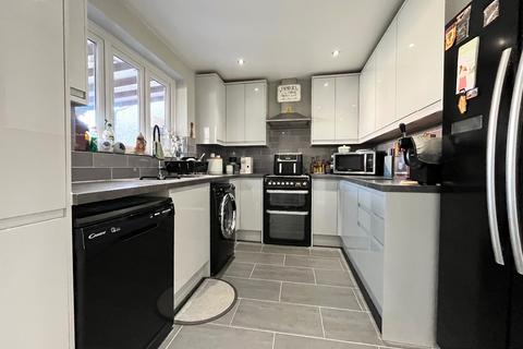 3 bedroom terraced house for sale, Straight Road, Romford