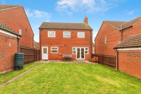 3 bedroom detached house for sale, Cavendish Way, Aylesbury