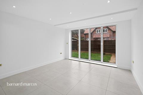 3 bedroom end of terrace house for sale, Kingswood Way, South Croydon