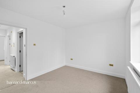 3 bedroom end of terrace house for sale, Kingswood Way, South Croydon