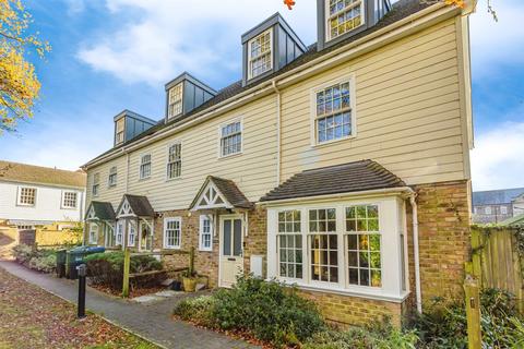 4 bedroom end of terrace house for sale, Bennetts Rise, Haywards Heath
