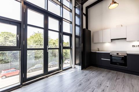 Studio to rent, Bollo Lane, London W3