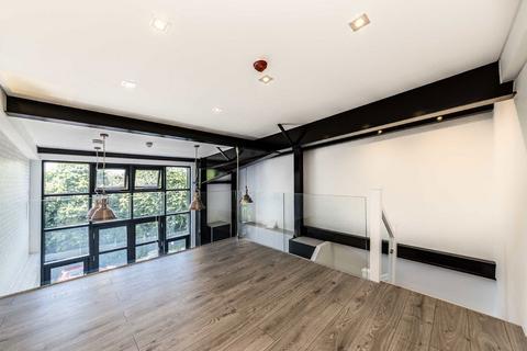 Studio to rent, Bollo Lane, London W3