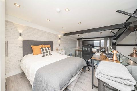 Studio to rent, Bollo Lane, London W3