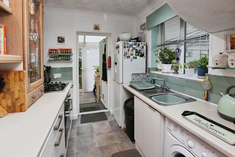 2 bedroom semi-detached house for sale, Shalbourne Road, GOSPORT
