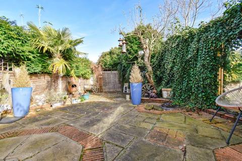 4 bedroom semi-detached house to rent, Brenchley Road, Orpington, BR5