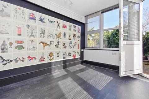 4 bedroom semi-detached house to rent, Brenchley Road, Orpington, BR5