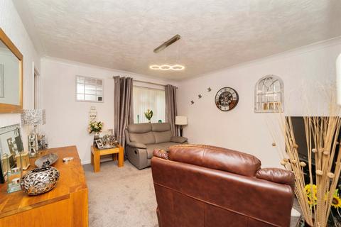 2 bedroom flat for sale, Townfield Gardens, Wirral