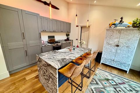 4 bedroom house for sale, Grenfell Road, Manchester