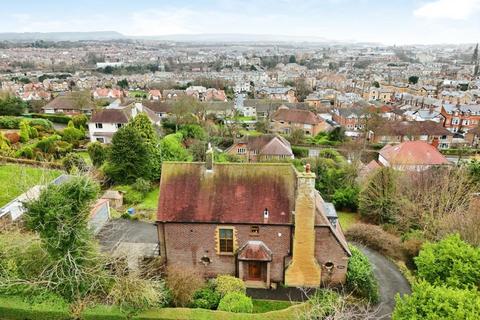 3 bedroom detached house for sale, Mountside, Scarborough