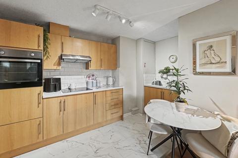 1 bedroom flat for sale, Redcot Court, Whitefield, M45