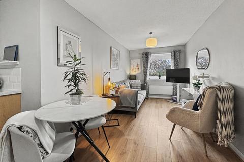 1 bedroom flat for sale, Redcot Court, Whitefield, M45