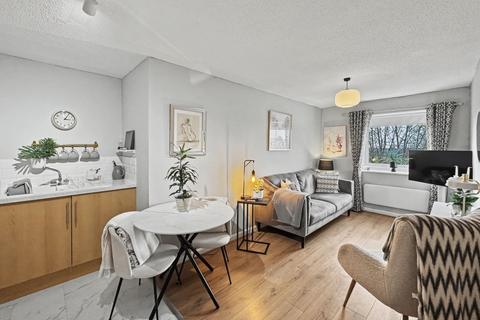 1 bedroom flat for sale, Redcot Court, Whitefield, M45