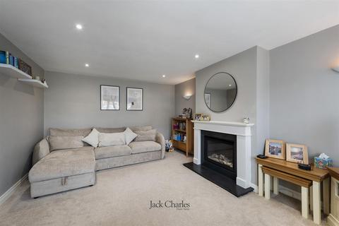 3 bedroom semi-detached house for sale, Brookmead, Hildenborough, Tonbridge
