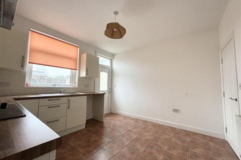 2 bedroom terraced house for sale, Station Road, Skelmanthorpe, Huddersfield, HD8 9AU