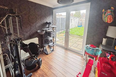 3 bedroom end of terrace house for sale, Baird Avenue, Basingstoke RG22