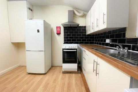 3 bedroom flat to rent, Wanstead Park Road, Ilford, IG1