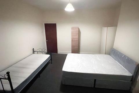 3 bedroom flat to rent, Wanstead Park Road, Ilford, IG1