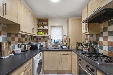 2 bedroom flat for sale, Castelnau, Barnes, London, SW13
