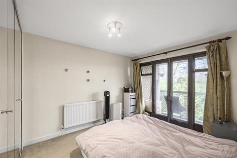 2 bedroom flat for sale, Castelnau, Barnes, London, SW13