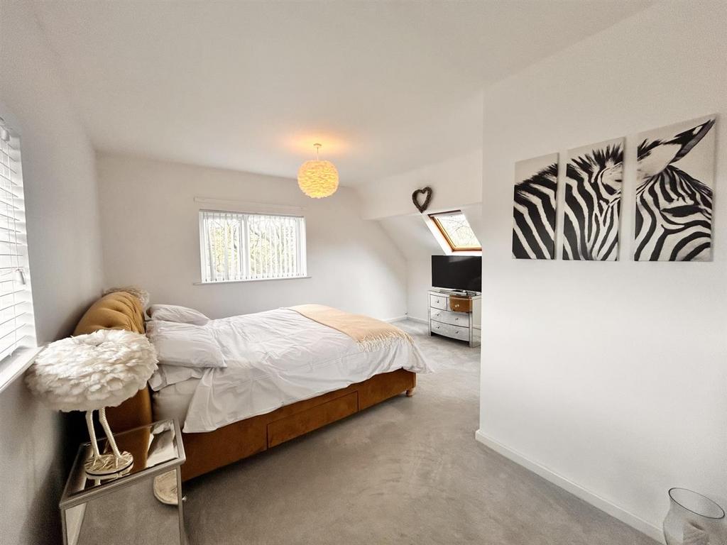 Bedroom 1.jpg