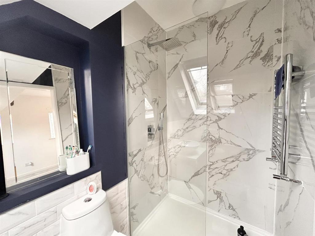 Bedroom 1 En Suite.jpg