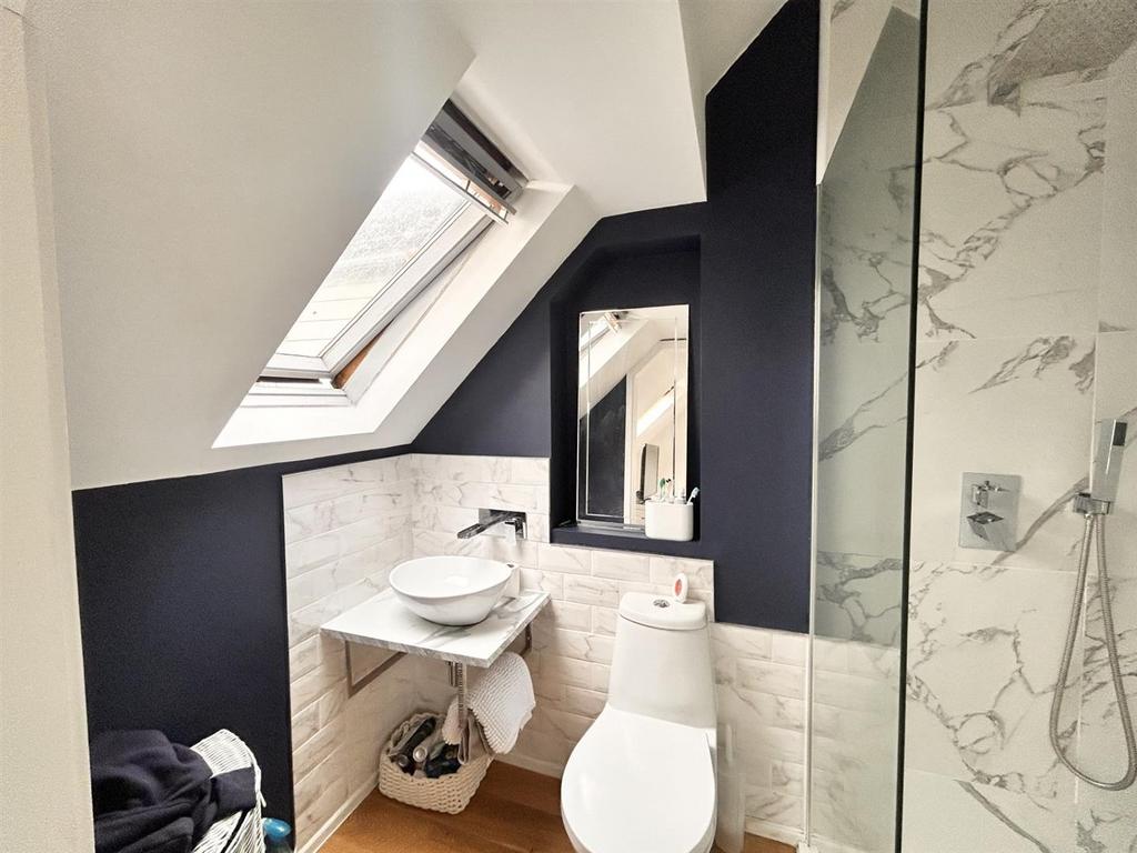 Bedroom 1 En Suite. 2.jpg