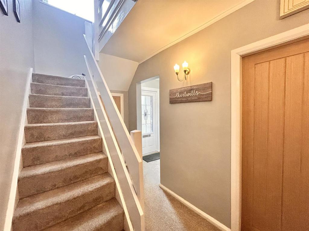 Hallway 2.jpg