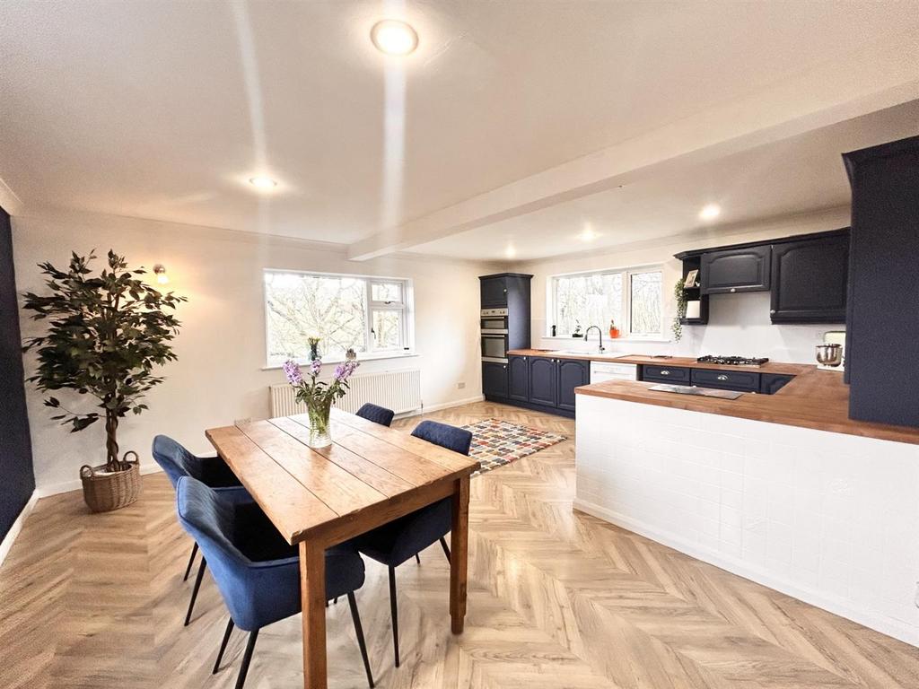 Kitchen Dining 1.jpg