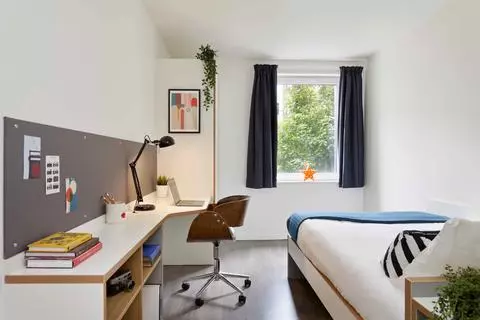 1 bedroom private hall to rent,