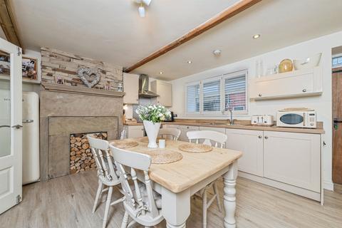 2 bedroom terraced house for sale, Dunford Road, HOLMFIRTH