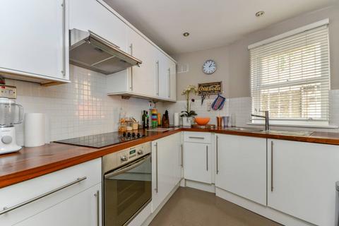 1 bedroom flat for sale, Kempsford Gardens, Earls Court, London, SW5