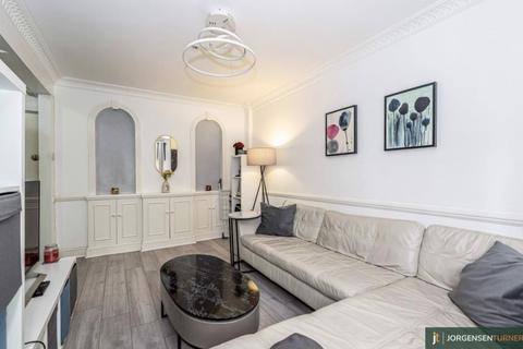 1 bedroom flat for sale, Romney Court, Shepherds Bush Green, London, W12 8PY
