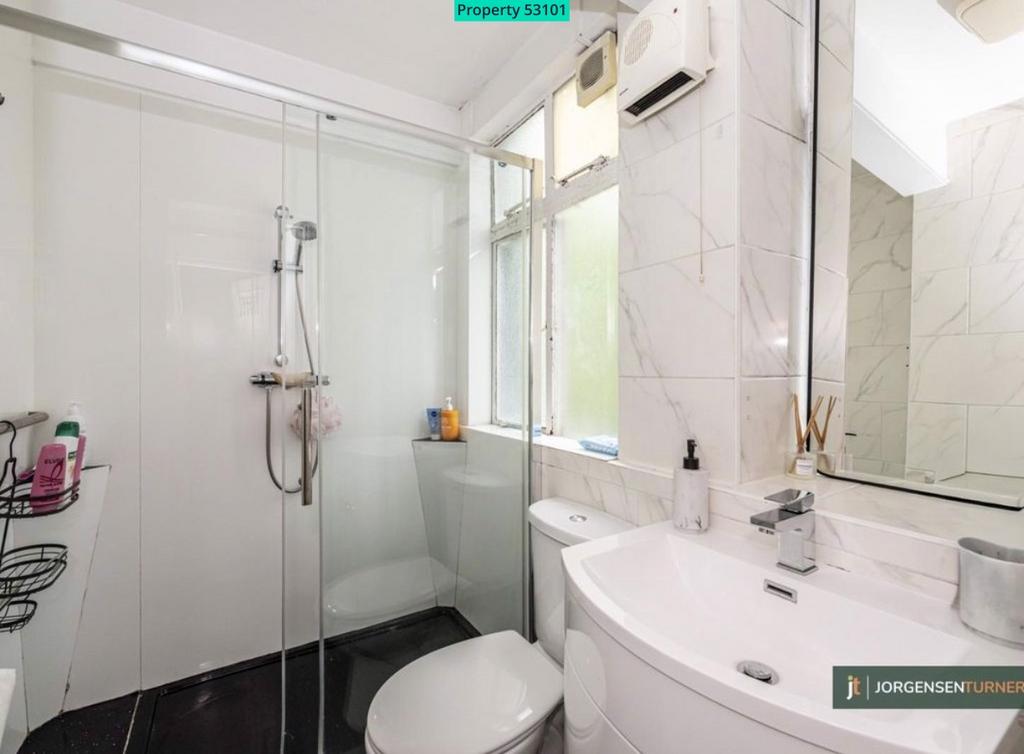 En-suit shower