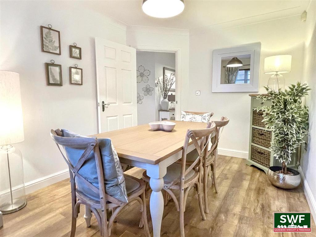 Dining room1.jpg