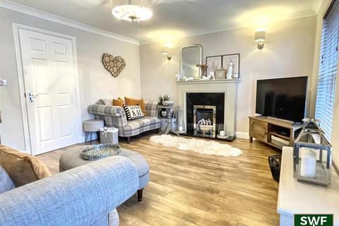 4 bedroom townhouse for sale, Manderston Close, Milking Bank, Gornal