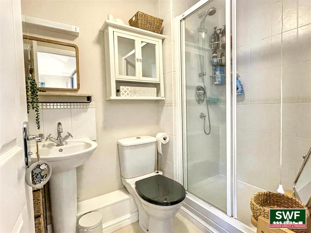 Ensuite1.jpg