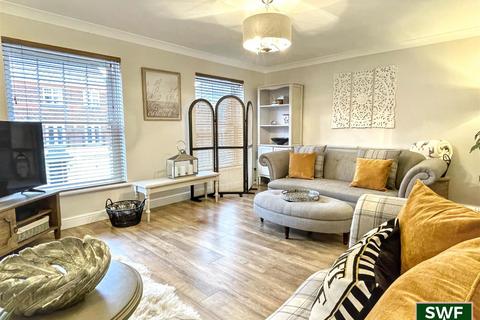 4 bedroom townhouse for sale, Manderston Close, Milking Bank, Gornal