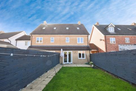 4 bedroom semi-detached house for sale, Emberson Croft, CHELMSFORD