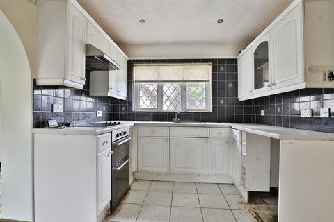 2 bedroom detached bungalow for sale, Avon Road West, Christchurch
