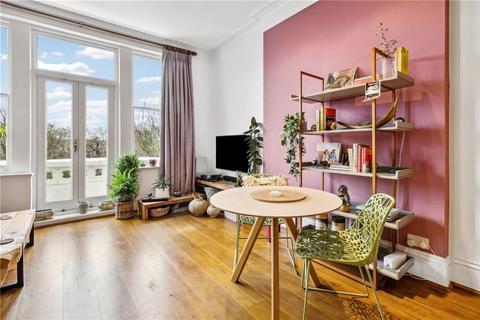 2 bedroom flat to rent, Clapham Common North Side, London SW4