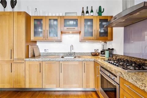 2 bedroom flat to rent, Clapham Common North Side, London SW4
