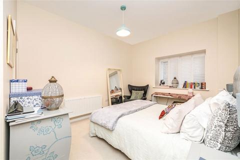 2 bedroom flat for sale, Glengall Road, London NW6