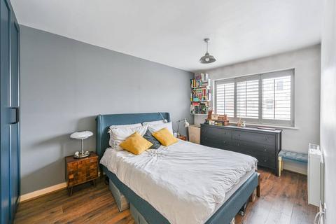 2 bedroom flat for sale, High Street Colliers Wood, Colliers Wood, London, SW19