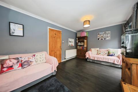 3 bedroom semi-detached house for sale, Ferndale Crescent, Kidderminster